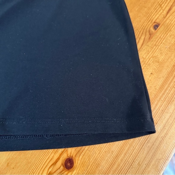 Black Sleeveless cinched back women top - Picture 8 of 9